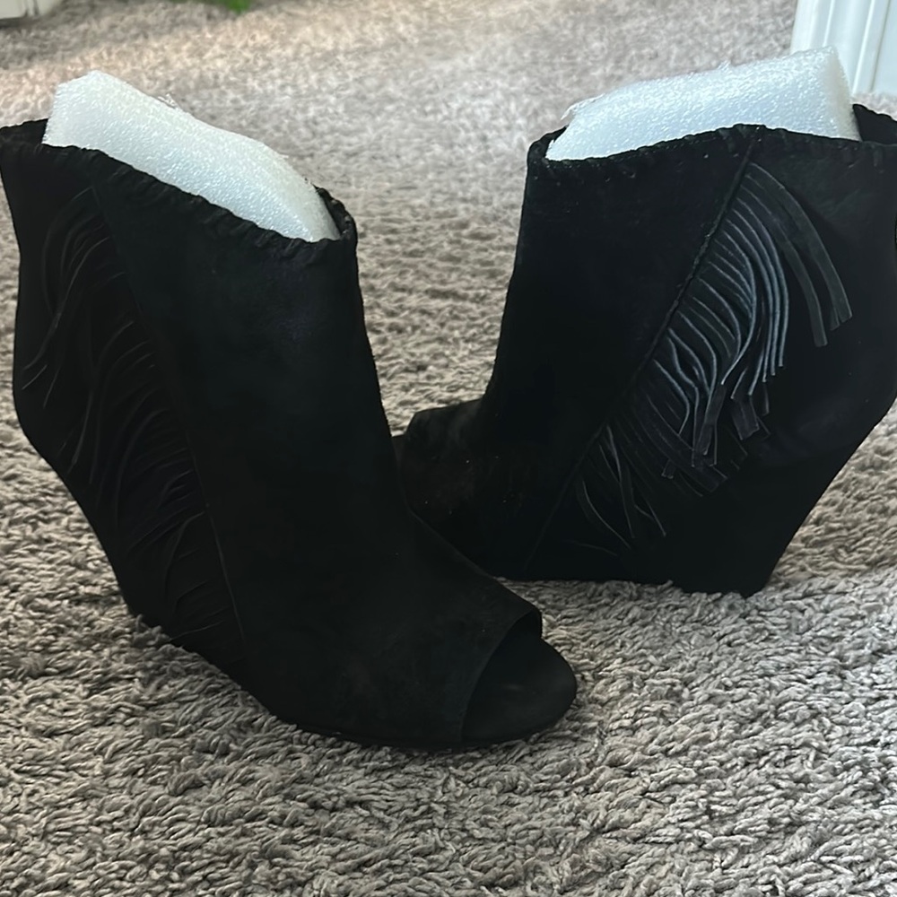 Vince Camuto Black Fringe Peep-Toe Wedges NEW NEVER WORN